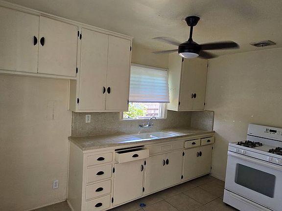 5th image of 3435 E Terrace Ave