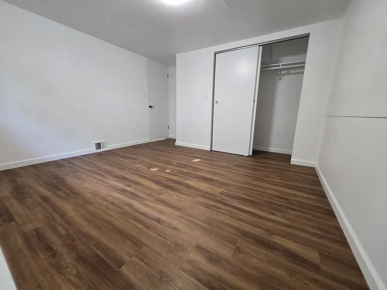 1316 Bellevue Way SE — Photo 8
