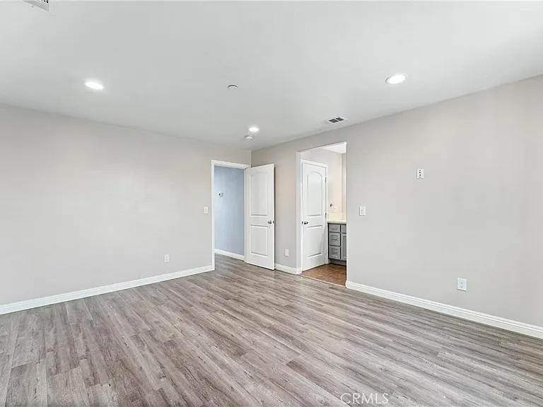 435 Cerritos Ave — Photo 20