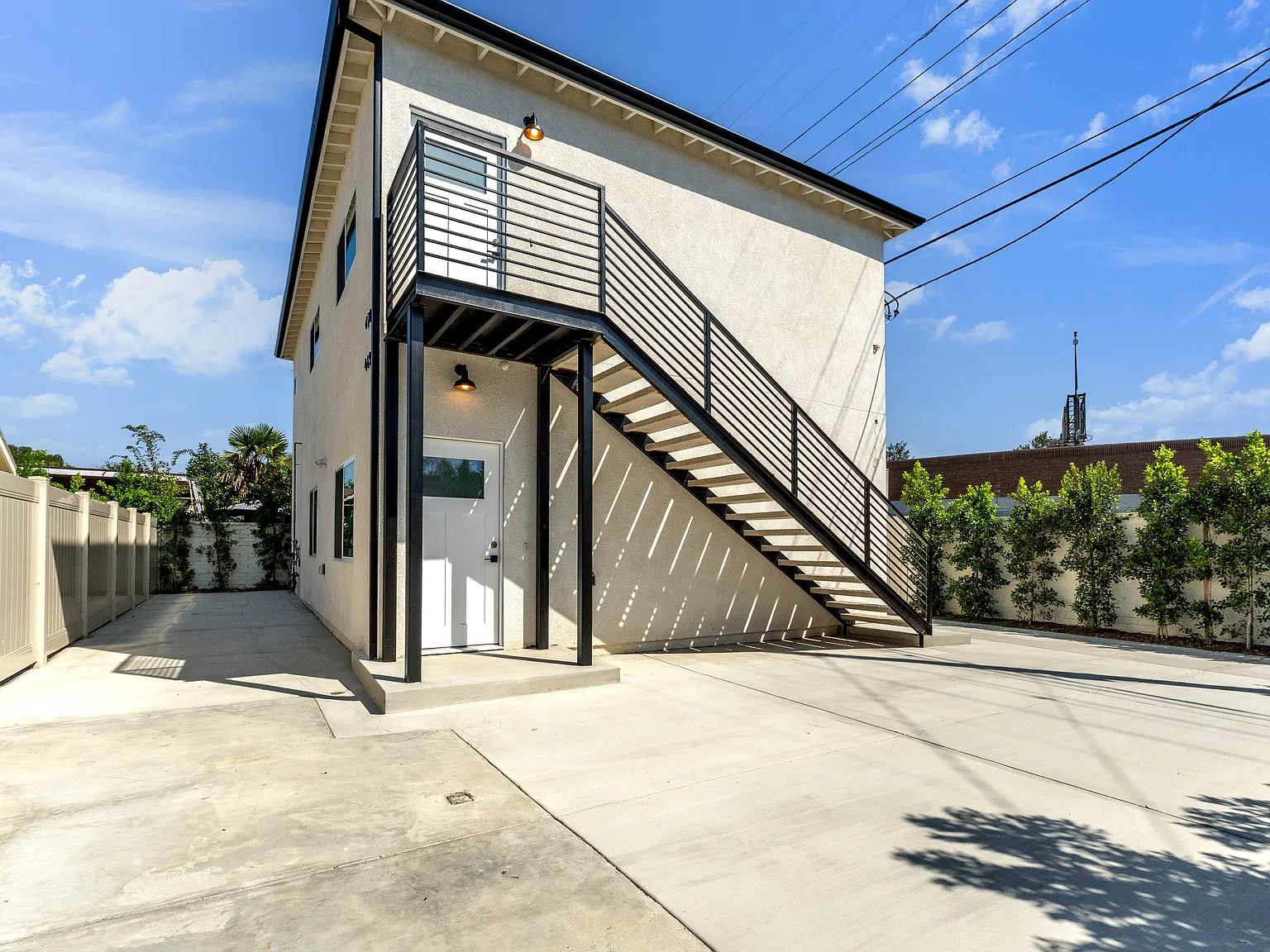 2 bed, 855 sqft, $3,150 — Photo 1