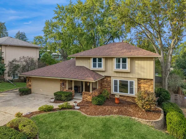 9911 Colby Ave, Clive, IA 50325