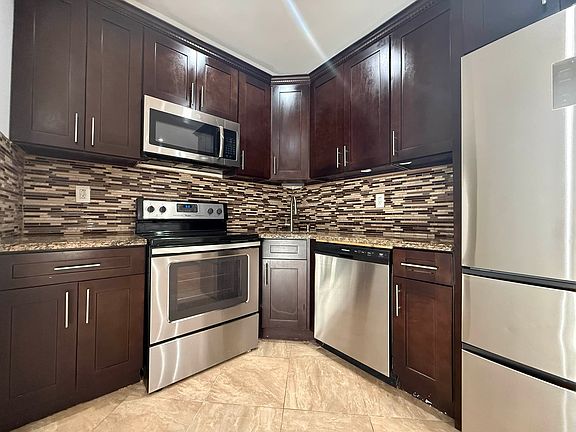 5th image of 460 Throop Ave APT 1