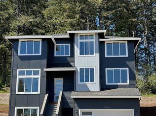 10043 SE Nicholas Dr, Happy Valley, OR 97086
