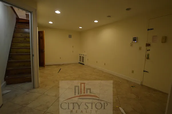Rented by City Stop Realty | media 12