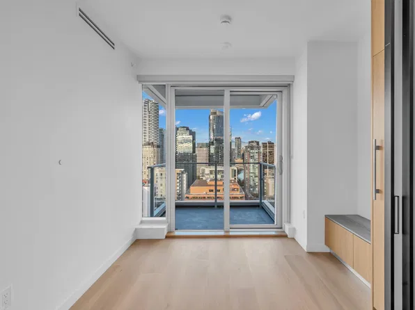 1277 Hornby St #2403, Vancouver, BC V6Z 1W2