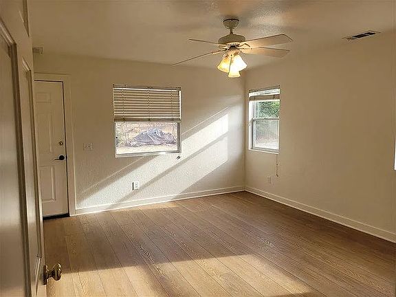 5th image of 17205 Oak Rd #B