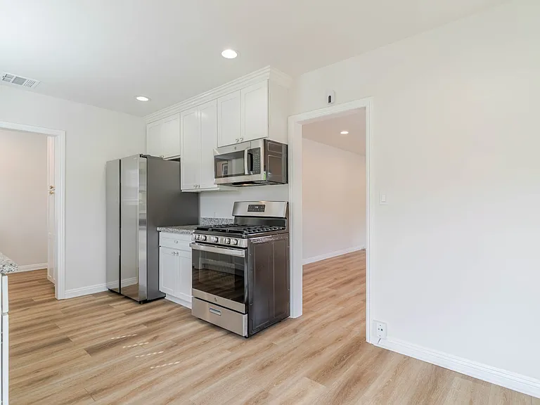 1466 Stanley Ave — Photo 6