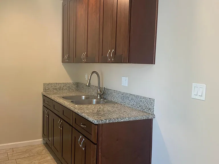 1401 S Gilbert St #6 — Photo 3