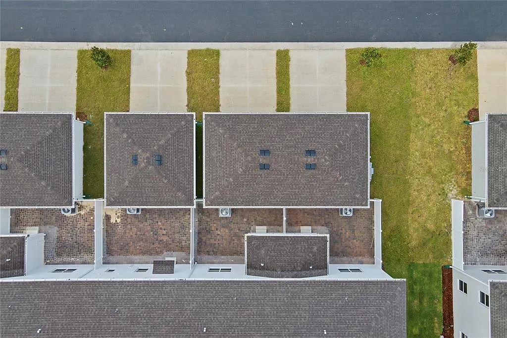 4 bed, 2.5 bath, 2000 sqft, $2,600 — Photo 3