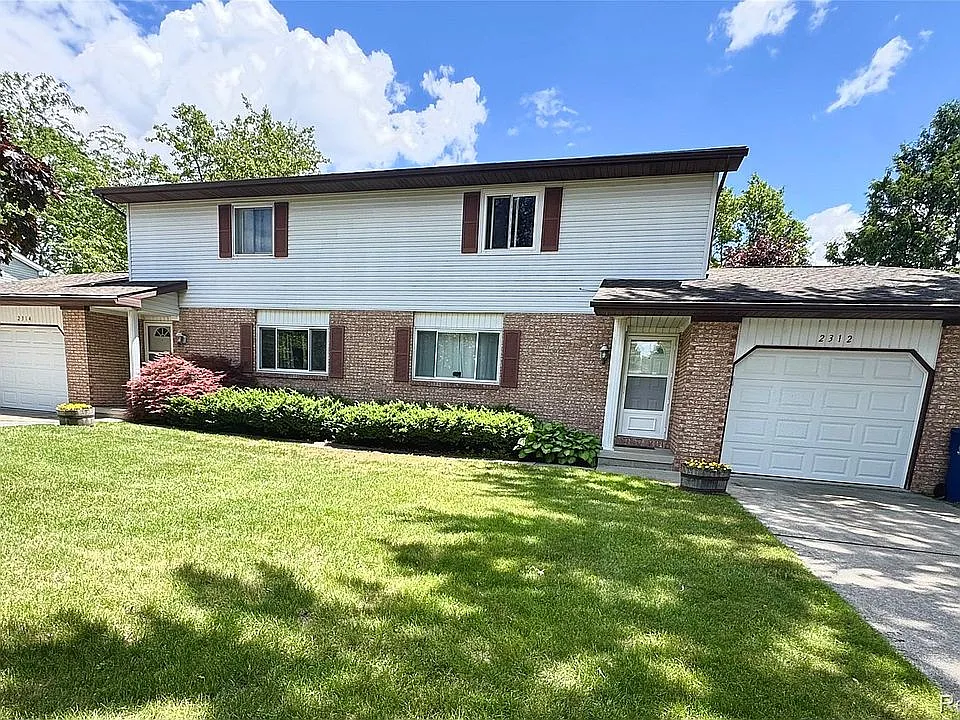 2312 Darwin Ln
