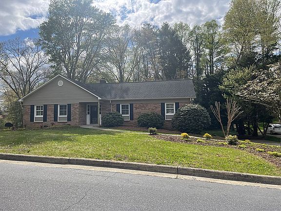3rd image of 933 Hawthorne Dr NE