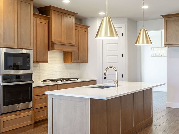 2nd image of 528 Summer Place Ln