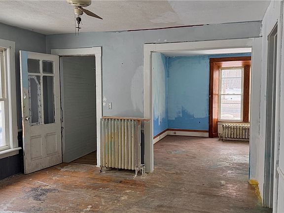 5th image of 377 Main St