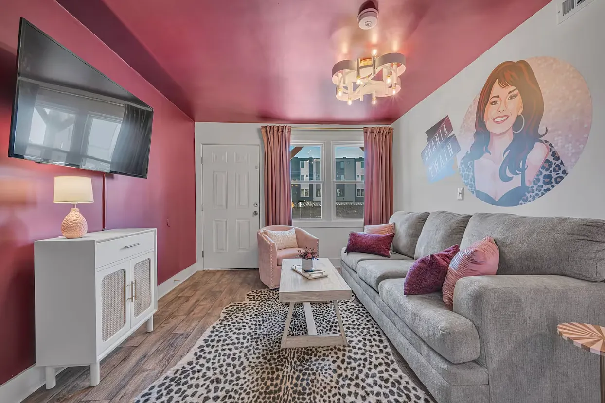 2 bed, 700 sqft, $2,000 — Photo 2