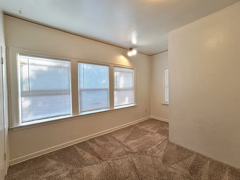 1501 W 3rd St #1 — Photo 8