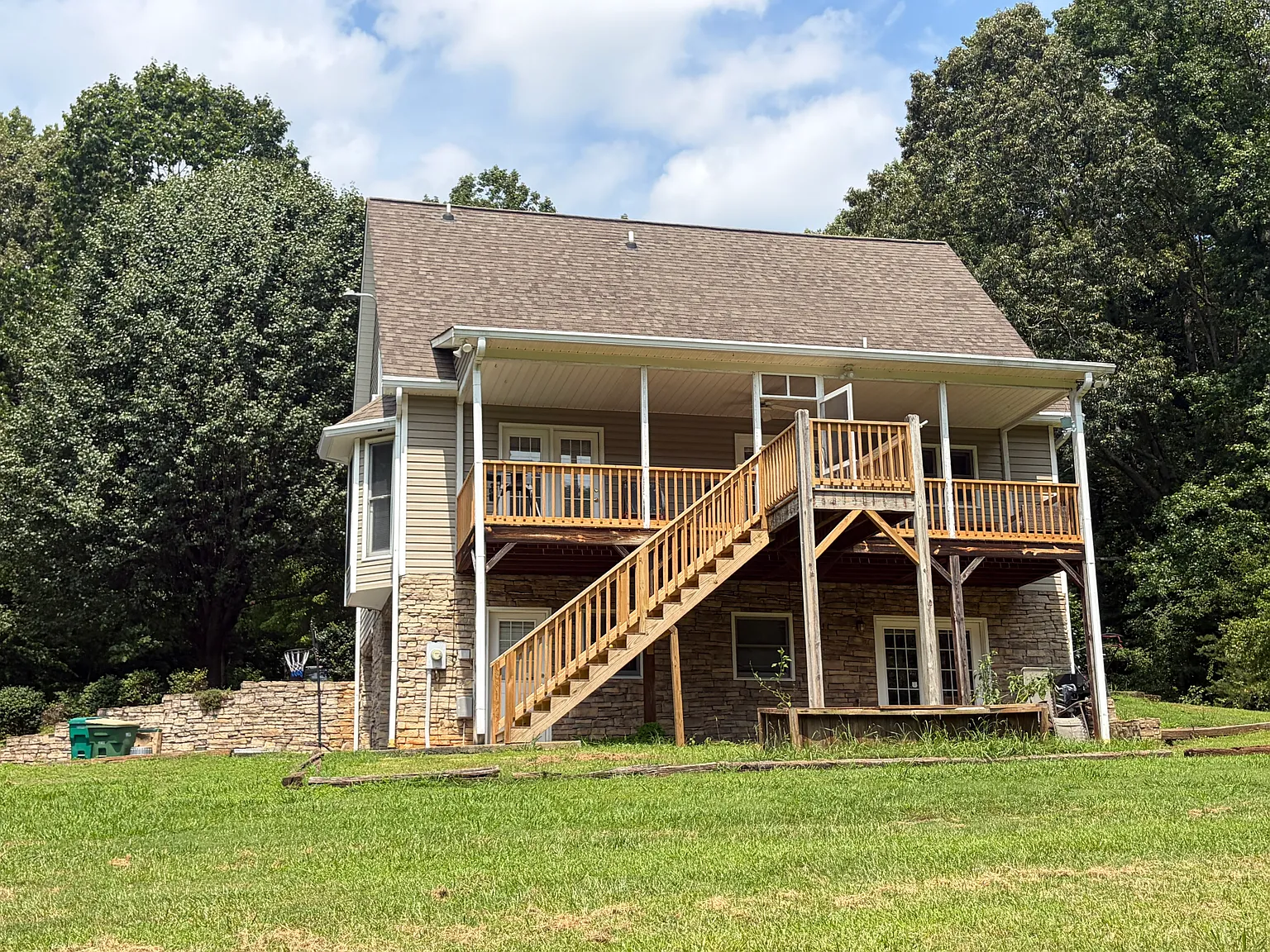 3 bed, 2.5 bath, 1707 sqft, $1,900 — Photo 2