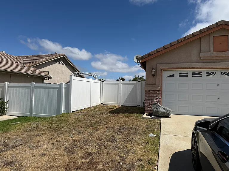 31548 Hamburg Cir — Photo 3