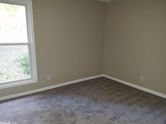 5th image of 331 Plum Hollow Blvd
