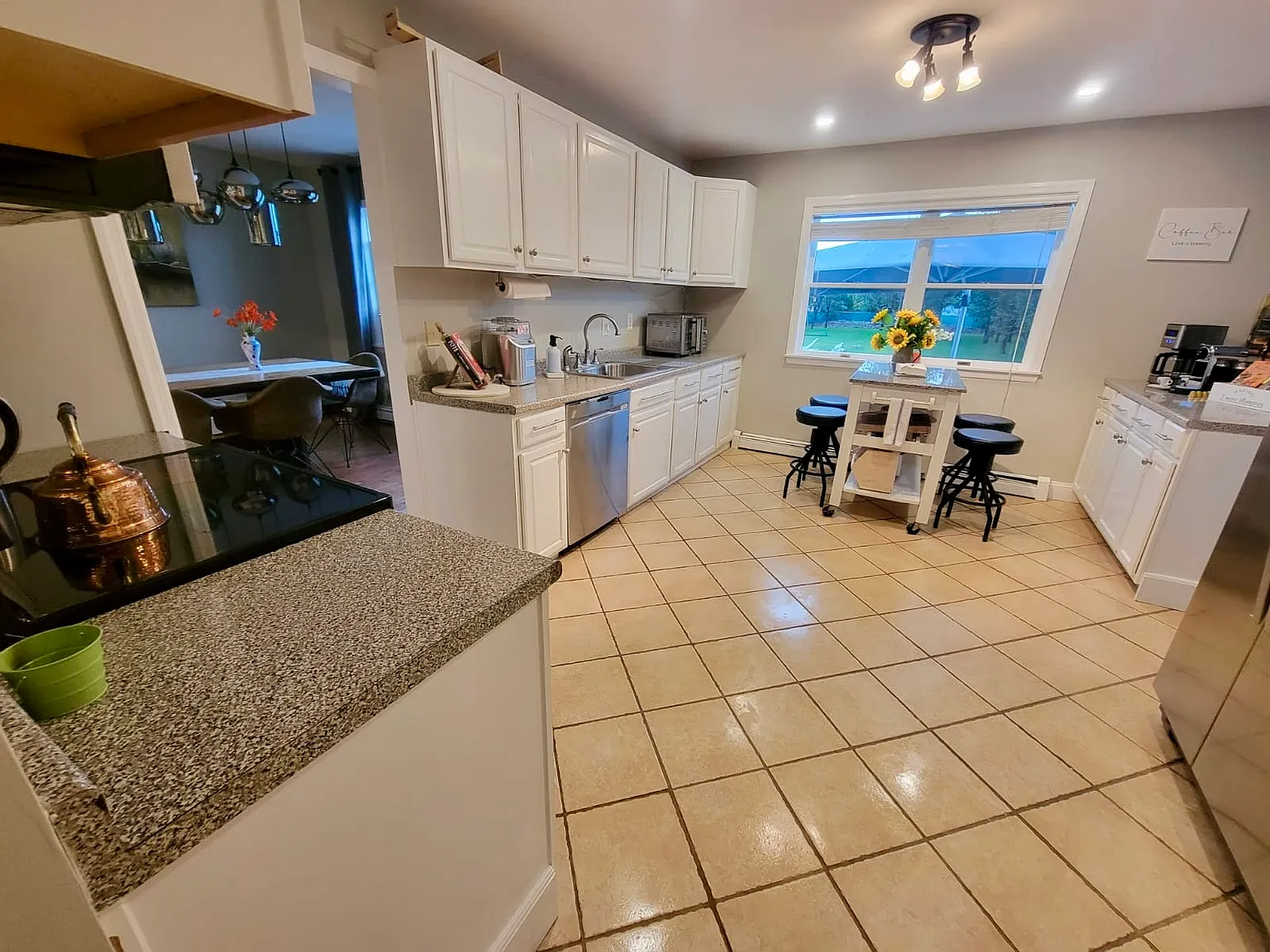 3 bed, 2.5 bath, 2100 sqft, $5,950 — Photo 4