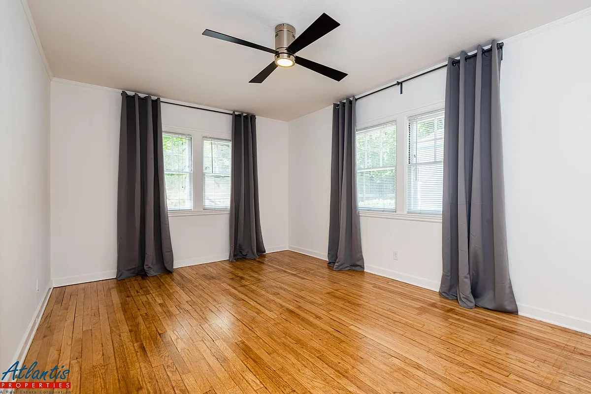 Building Photo - 340 S 10th St #1