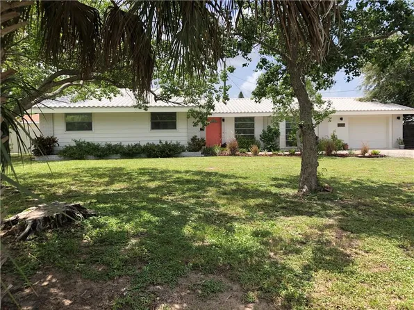 2208 Hopkins Dr W, Bradenton, FL 34207