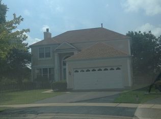 212 Carters Grove Ct, Grayslake, IL 60030