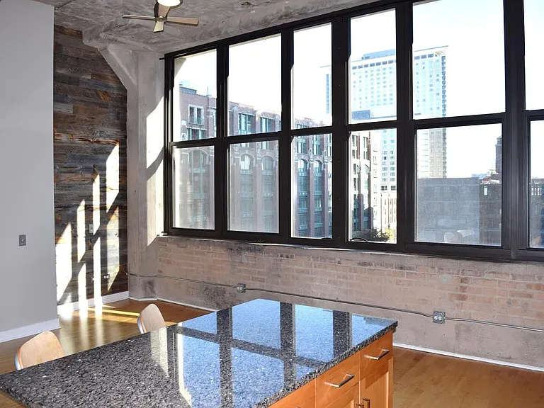 320 E 21st St #516 — Photo 7