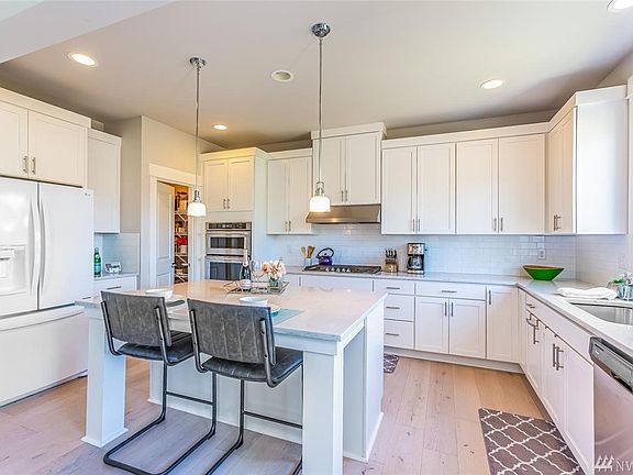 Another view, showing the deep walk-in pantry in the counter - lots of storage!