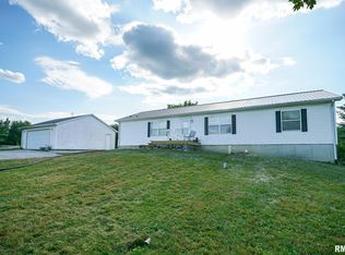 297 Macallen Lake Rd, Carlock, IL 61725