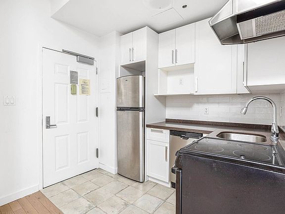 5th image of 106 Fulton St APT 6D