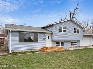 118 Forest Glen Dr, Round Lake Park, IL 60073