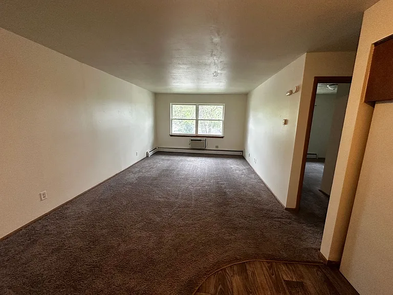 309 E Memorial Dr — Photo 10