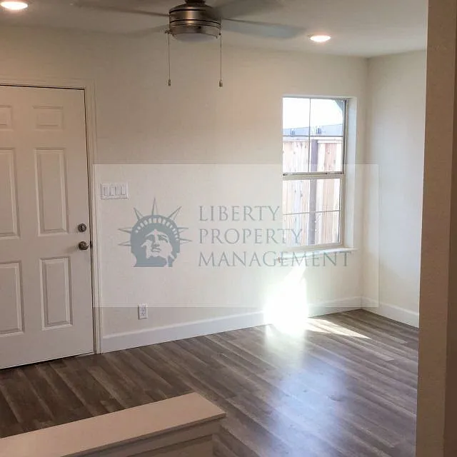 2 bed, 573 sqft, $1,550 — Photo 4