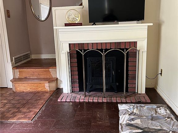 2nd image of 7359 Parma Park Blvd