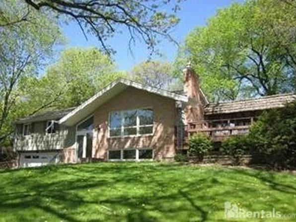 50 Willow Woods Dr, Tonka Bay, MN 55331