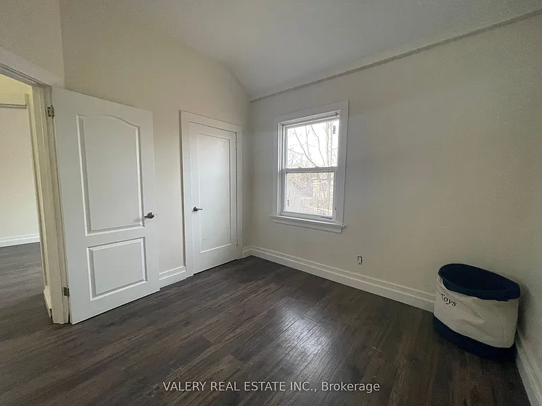 1561 Hurontario St #1 — Photo 23