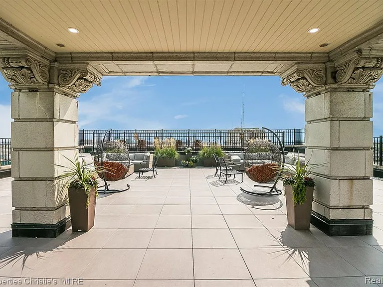15 E Kirby St #829 — Photo 31