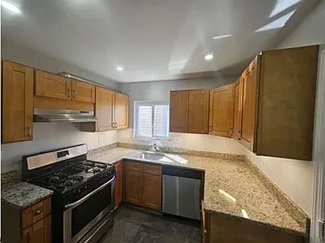 437 Elm St #1L — Photo 7