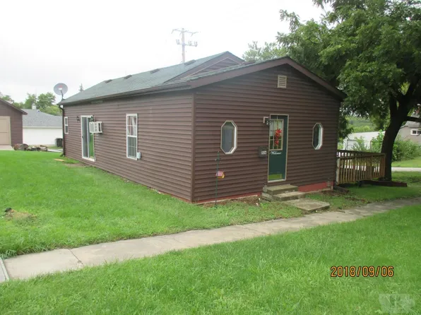 506 E 1st St, Leon, IA 50144