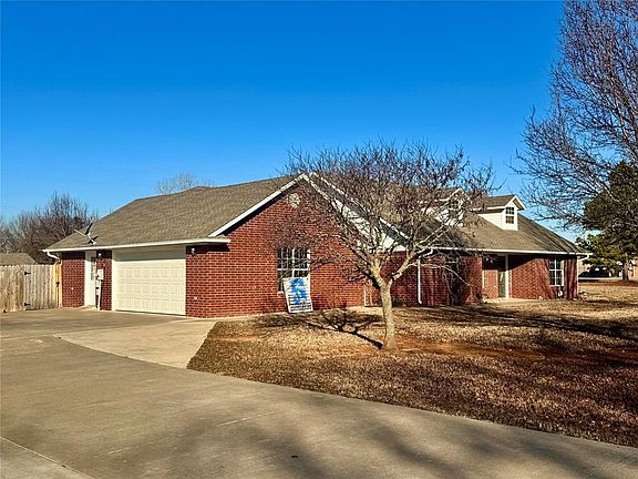 2nd image of 224 S Hoppy Rd