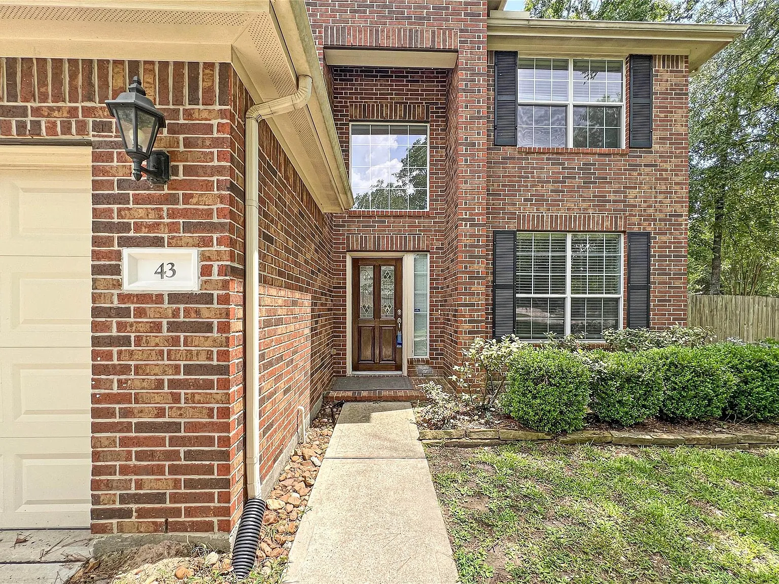 4 bed, 2.5 bath, 2749 sqft, $2,800 — Photo 3