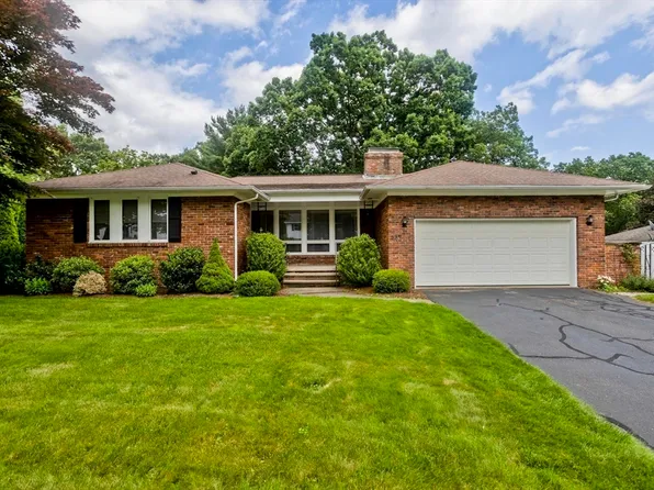 27 Chestnut Hl, South Hadley, MA 01075
