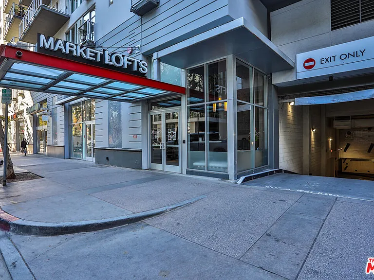 645 W 9th St #201 — Photo 14