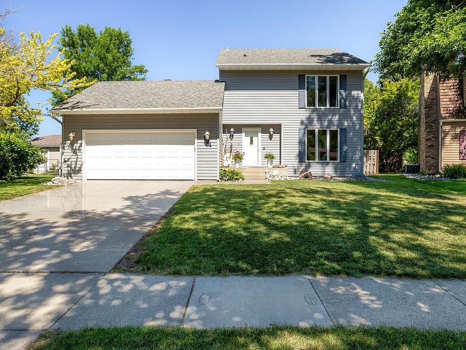 1st image of 124 Prairiewood Dr S