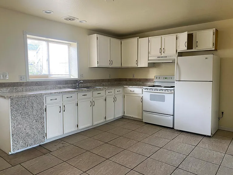 1308 W Maxwell Ave #A — Photo 2