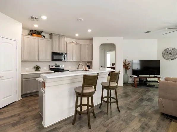 1911 Prickly Pear Dr, Bastrop, TX 78602