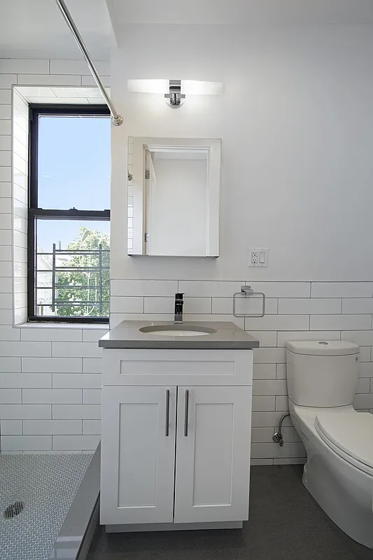 16 Stanhope St Unit 2L  