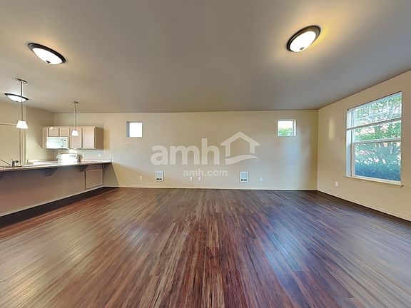 5th image of 2116 182nd St E