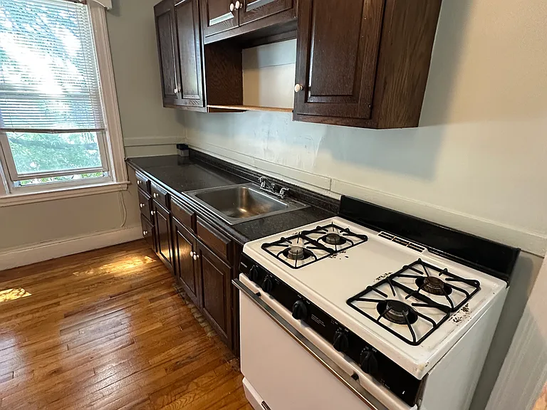 77 Hanmer St #3W — Photo 2
