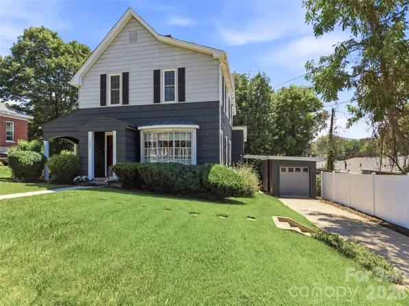 151 Hampton Hts, Canton, NC 28716